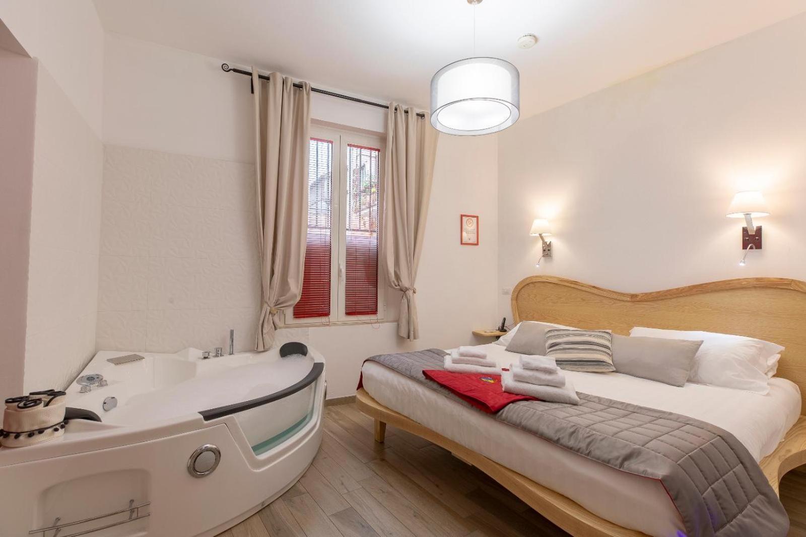 Flatinrome Trastevere Deluxe Rooms - Green Patio Eksteriør billede